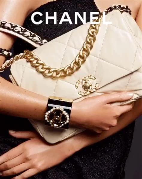 chanel 2019 collection handbags|Chanel 19 bag price.